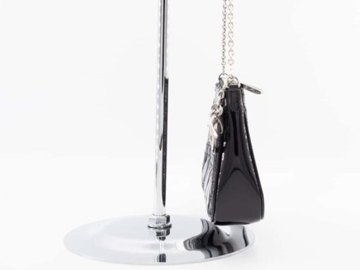 Pochette Dior Lady Dior authentique d'occasion en cuir vernis noir et bijouterie argentée