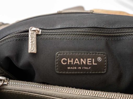 Sac Chanel Chain Around Grand Shopping en cuir vieilli gris métallisé