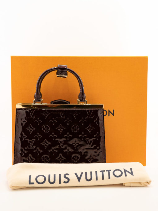 Sac Louis Vuitton Déesse PM cuir vernis monogram empreint amarante