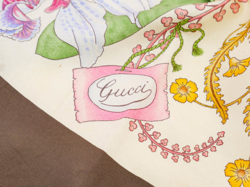 Echarpe modèle Fleurs V en Soie imprimée de Vittorio Accornero pour Gucci