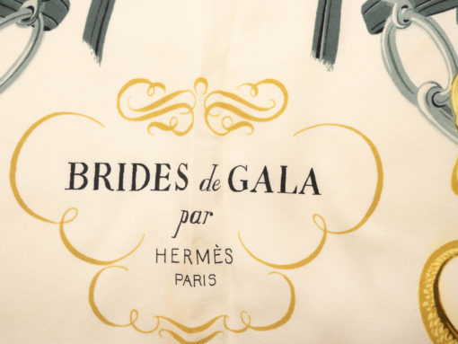 Carré Hermès en pure soie signé BRIDES de GALA