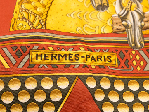 Foulard vintage Hermès Paris L'or des chefs en bon état